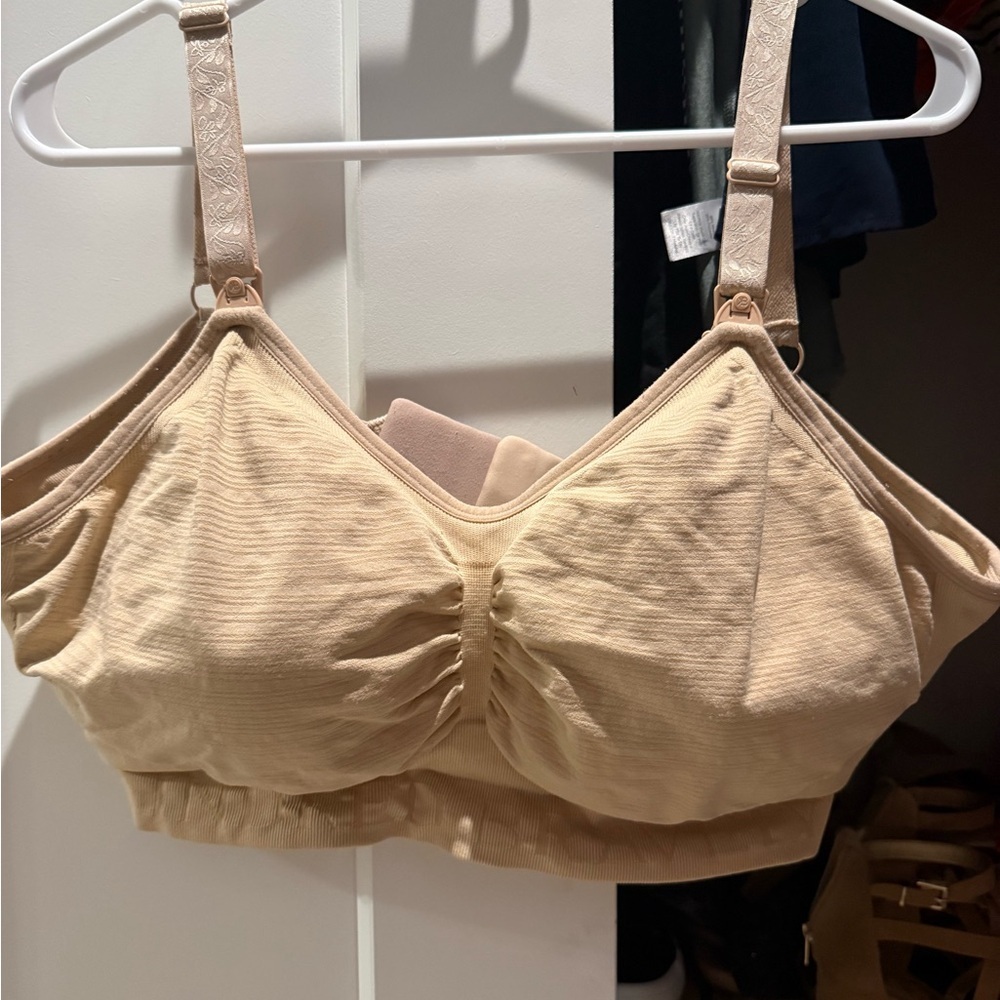 Seamless Stretch Wireless Pumping/nursing bra in Nude